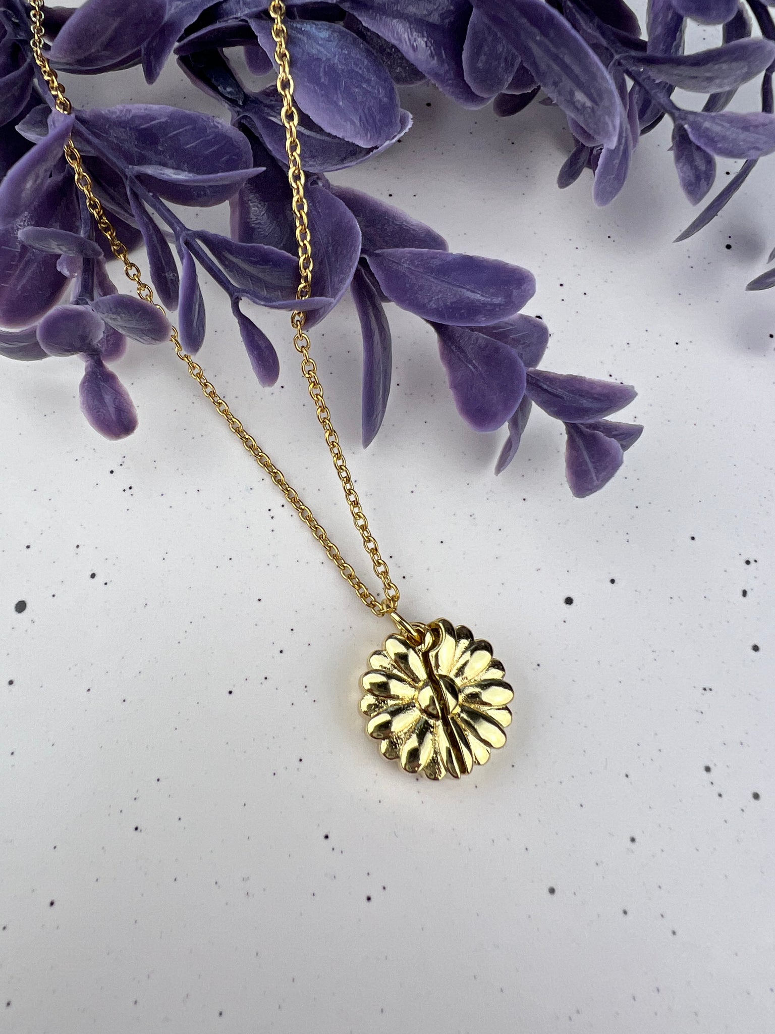 Daisy necklace